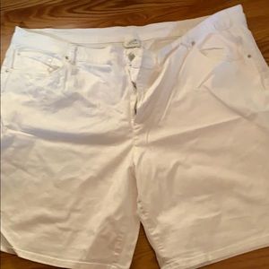 White Jaclyn Smith shorts